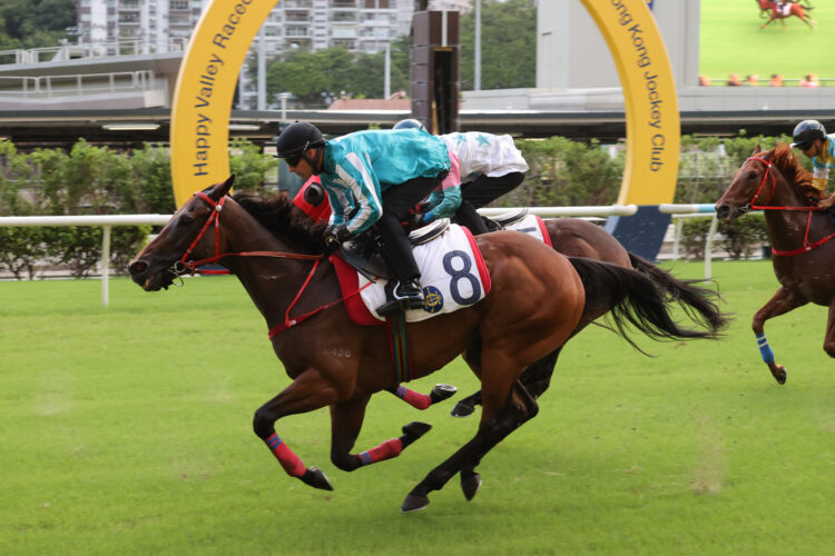 Romantic Warrior cruises in a 1700m trial at Happy Valley [HKJC]