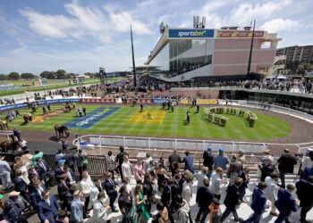Scorching Saturday prompts race day shake-up