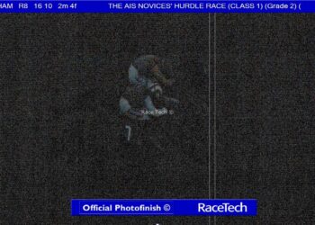 No photo, no light, no idea: Cheltenham ends in farce after track hole drama