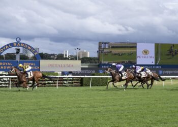 Autumn Glow wins the Apollo Stakes [Bradley Photos]