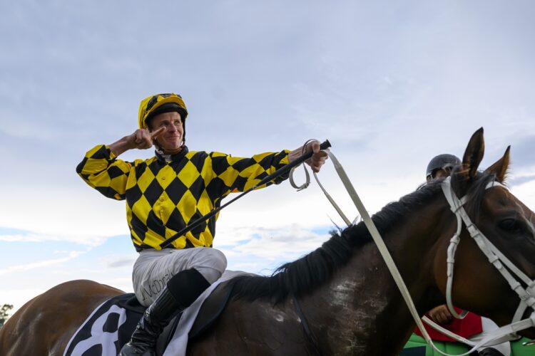 James McDonald onboard Autumn Glow [Bradley Photos]