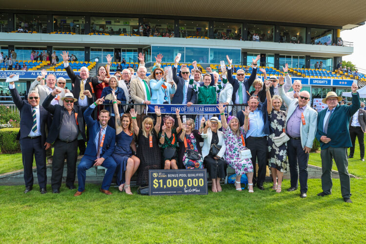 Well Written's connections pictured following her Gr.1 New Zealand 1000 Guineas (1600m) triumph.
Photo: Race Images South