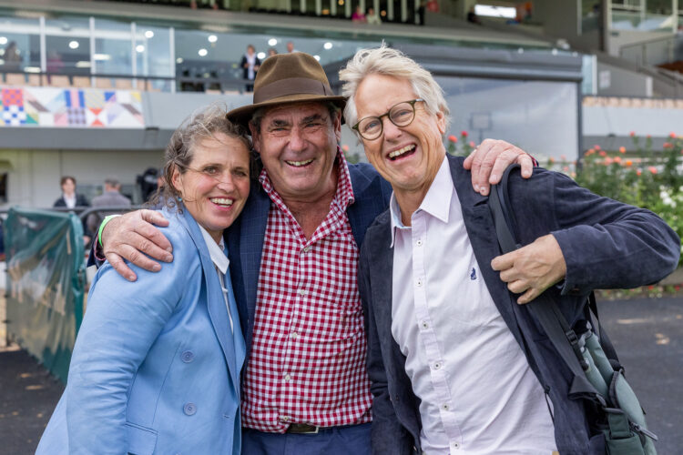 Oopy McGillivray, Daniel Clarken and Mating Call's owner Roibert Hill-Smith.

Rising Sun Photography