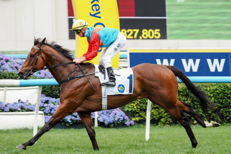 The David Hayes-trained Ka Ying Rising, ridden by Zac Purton, lands the HK$5.35 million G2 Sprint Cup (1200m) with ease at Sha Tin today (Monday, 6 April