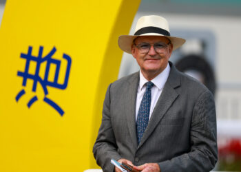 Hayes chasing Hong Kong title as Purton nears 2000 wins